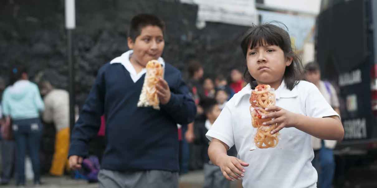 SEP propone revertir prohibición de comida chatarra en escuelas con nuevos lineamientos