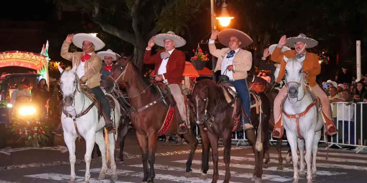 Cabalgata de charros