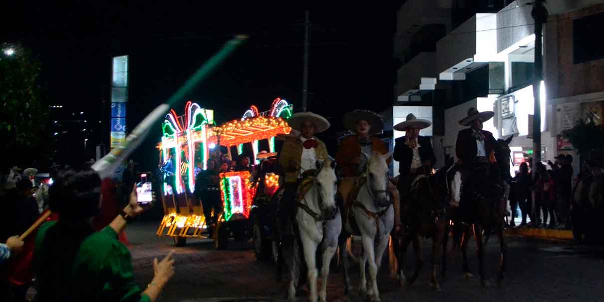 Cabalgata de charros