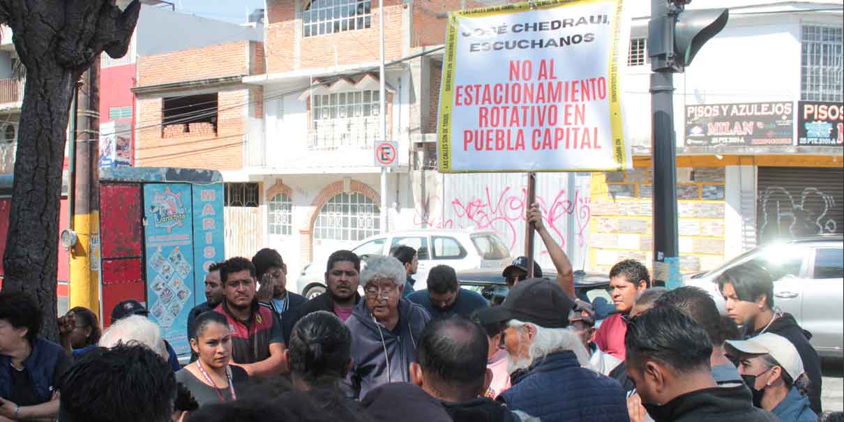 Otra protesta contra los Parquímetros, vecinos cerraron el bulevar Atlixco