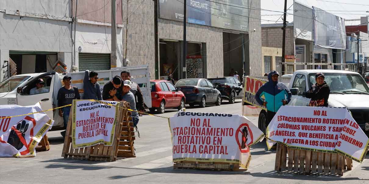 Otra protesta contra los Parquímetros, vecinos cerraron el bulevar Atlixco