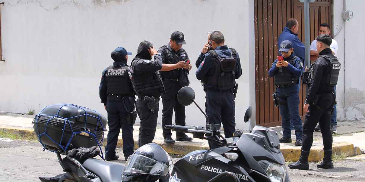 policías