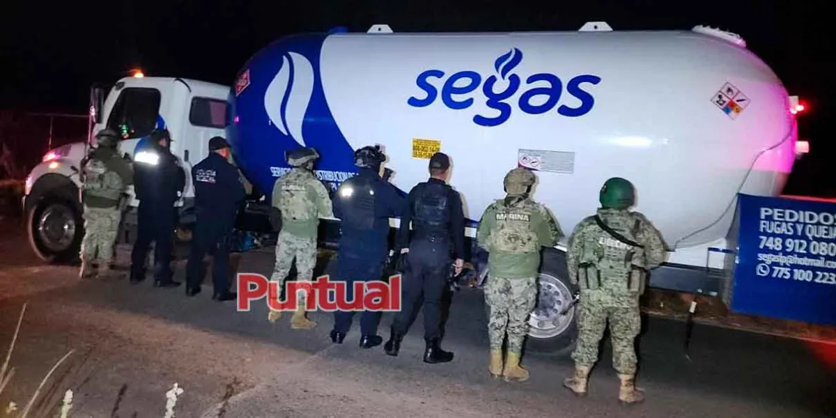 Policía y Fuerzas Armadas aseguran pipa con combustible ilegal en Tlahuapan