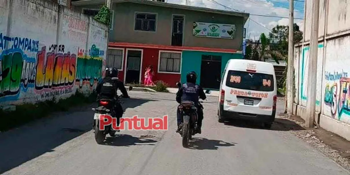 Policías rescatan a dos presuntos ladrones retenidos por vecinos en Texmelucan