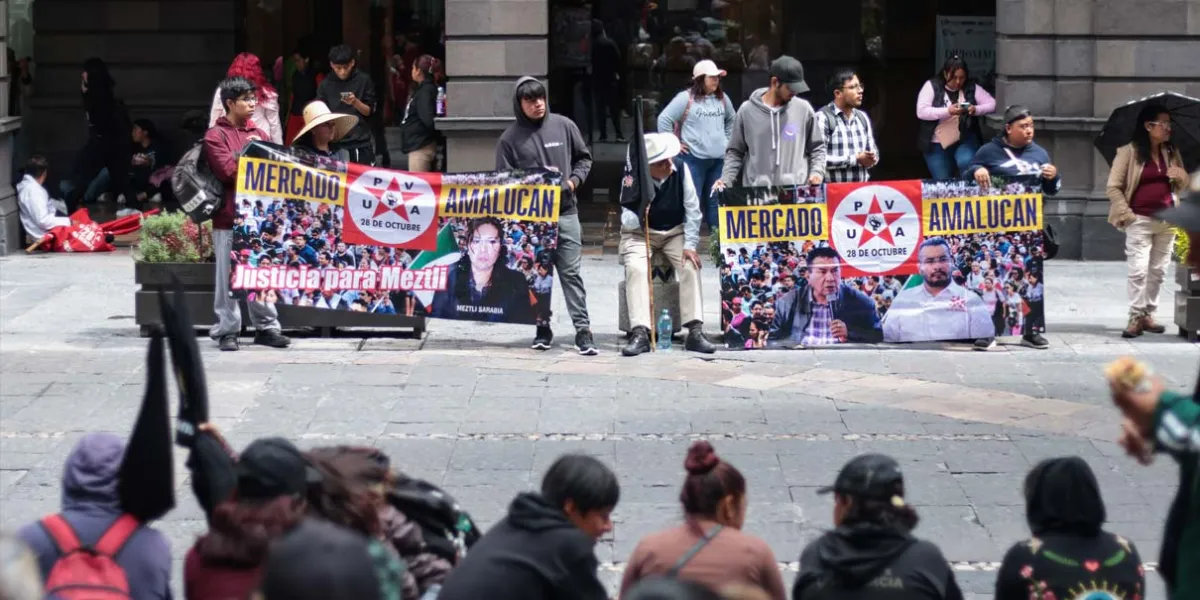 La 28 de Octubre marcha en la capital poblana: caos vial y bloqueos