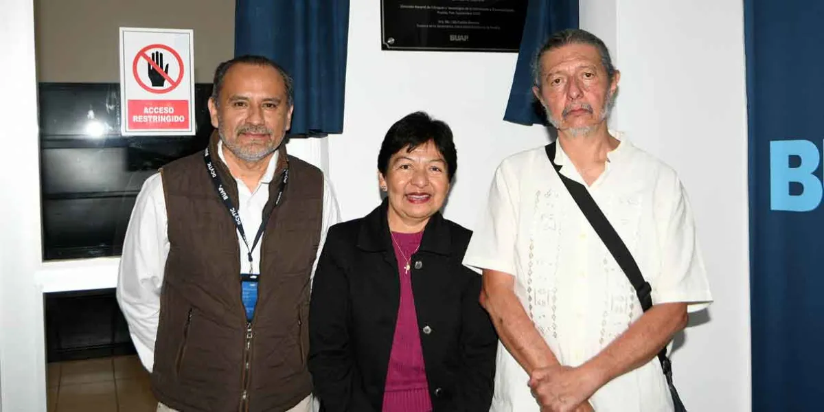 La Rectora Lilia Cedillo devela placa conmemorativa en reconocimiento a la labor del doctor Manuel Martín Ortiz