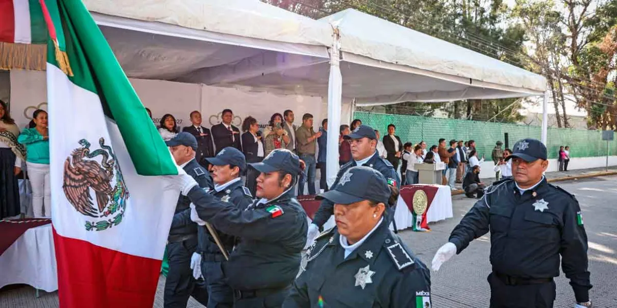 Preside Omar Muñoz desfile por el 215 aniversario del “Inicio de la Independencia de México”