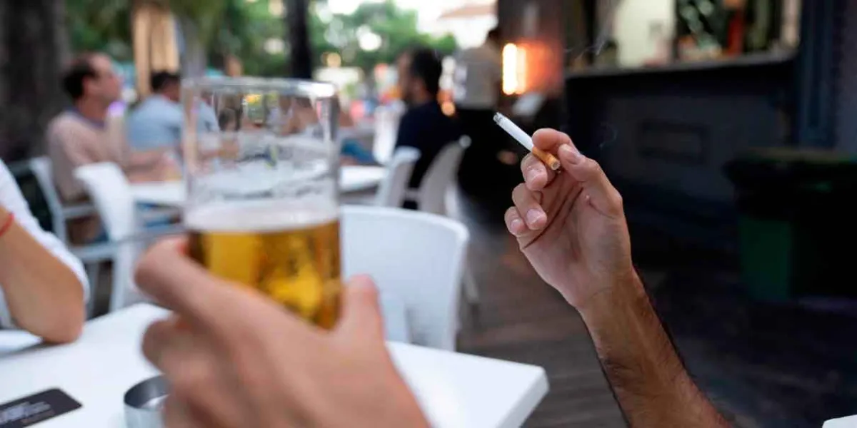 SCJN valida decreto de AMLO: no habrá comida ni bebidas en zonas de fumadores