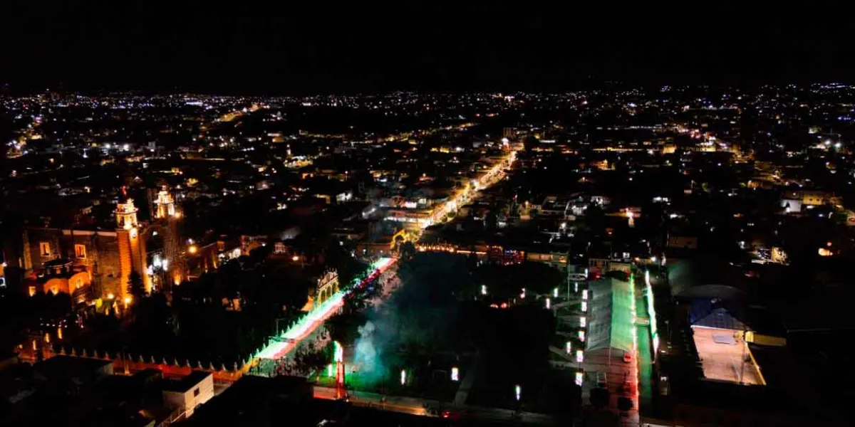 San Andrés Cholula se ilumina con espíritu patrio