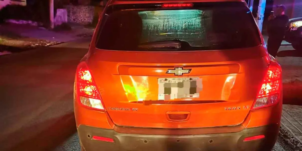 Detienen a hombre en El Verde con camioneta robada