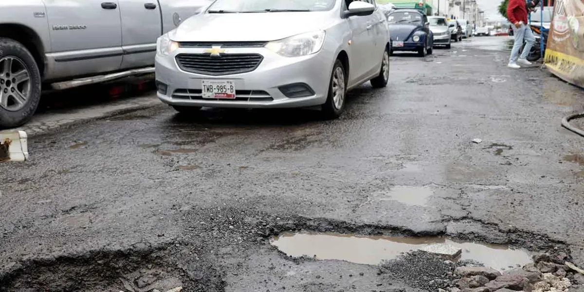 Rivera Pérez critica a la actual administración por baches en Puebla
