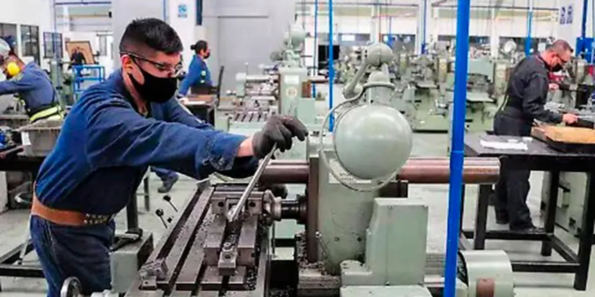 Puebla pierde 2,593 empleos en manufactura; equipo de transporte lidera recortes