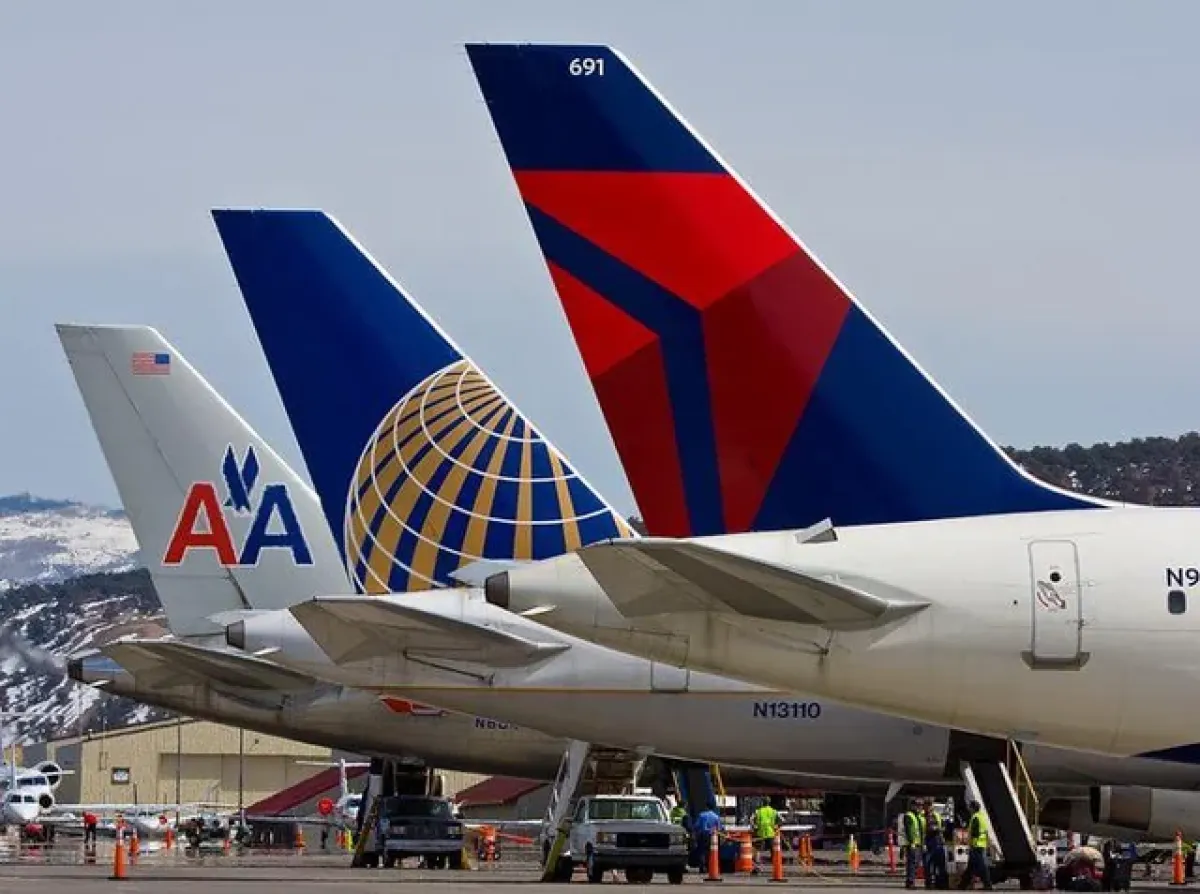 Empleados de aerolíneas suspendidos por comentarios sobre el tiroteo de Charlie Kirk