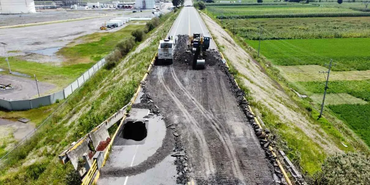En dos semanas reabrirán la carretera hacia el Aeropuerto; el socavón no dañó el puente