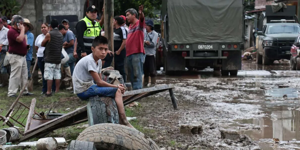 Diputada exhortó a familias a evacuar zonas de riesgo en la Sierra Norte