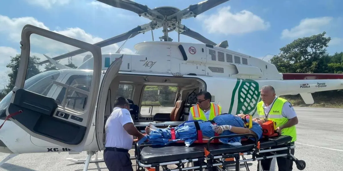 Gobierno de Puebla traslada a mujer con complicaciones de embarazo al Hospital de la Mujer
