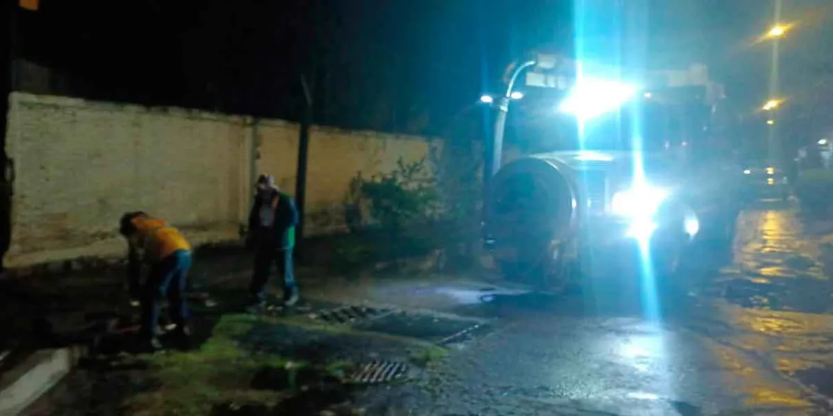 Gobierno de la Ciudad y Agua de Puebla brindan atención inmediata tras lluvias en la capital 
