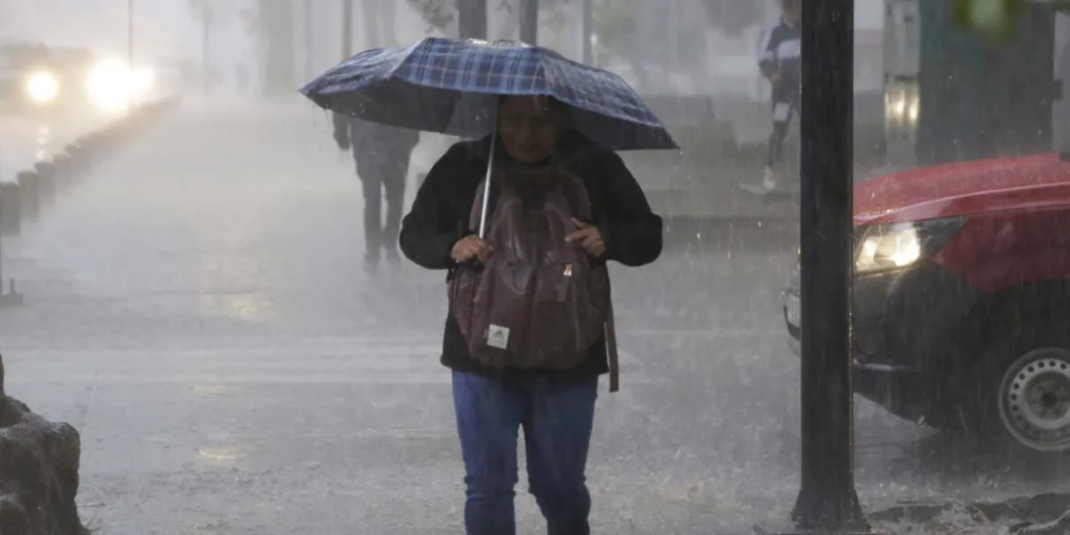 Lluvias continuarán en Puebla por canal de baja presión y vaguada monzónica