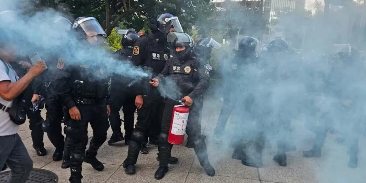 Policías lesionados tras enfrentamiento con encapuchados en marcha pro Palestina
