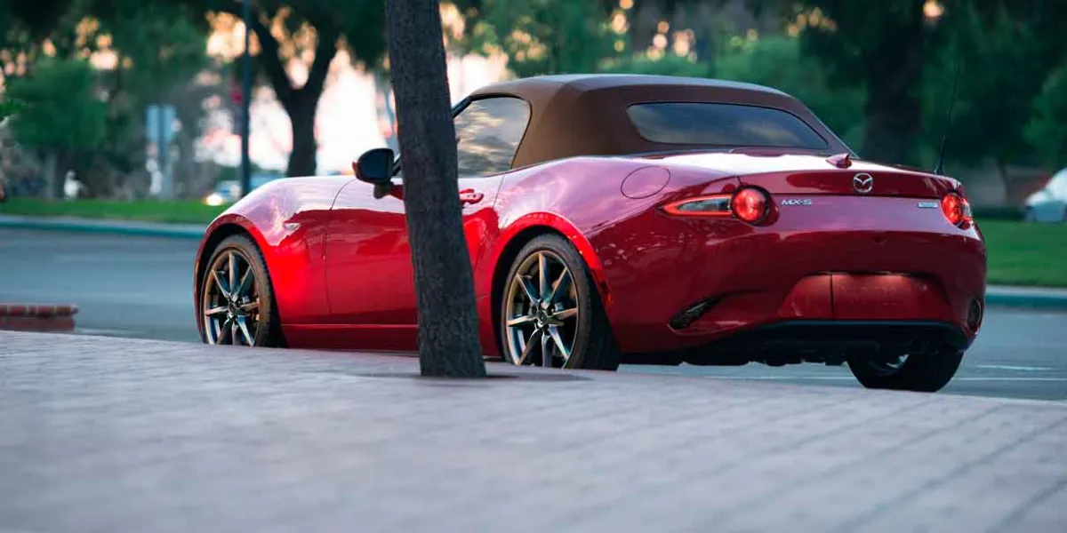 Mazda MX-5 2026: el roadster que desafía la era digital con pura emoción de manejo