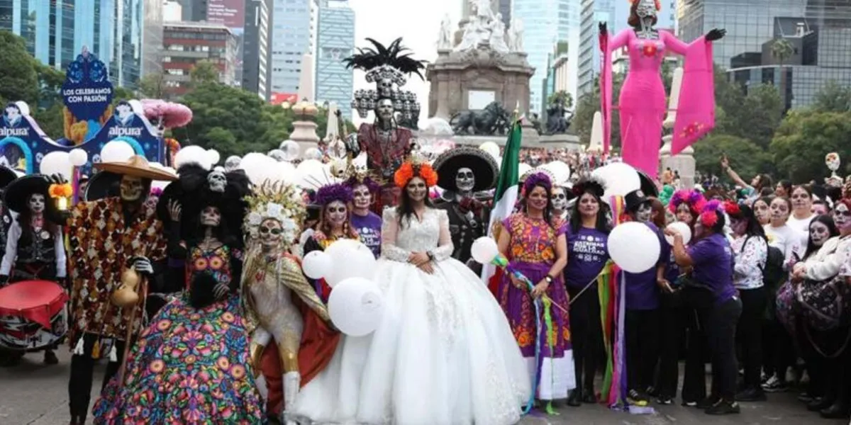 Miles celebran la vida y la muerte en la Mega Procesión de Catrinas 2025 en CDMX