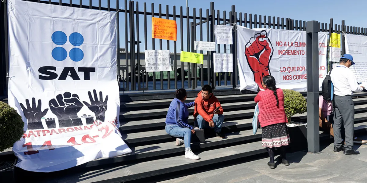 Trabajadores del SAT en Puebla se suman a paro nacional