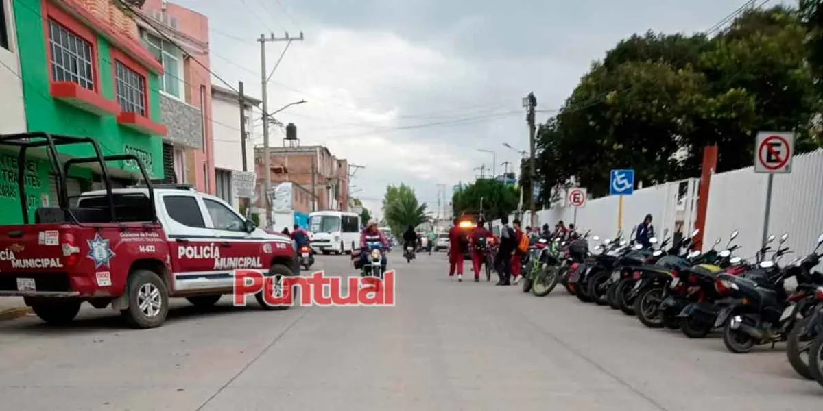 Detectan arma hechiza en el CETis 17 de Texmelucan; dos alumnos fueron retirados