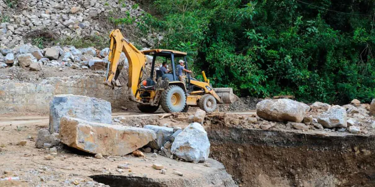 Gobierno de Puebla y Federación refuerzan apoyo en comunidades afectadas de Pahuatlán