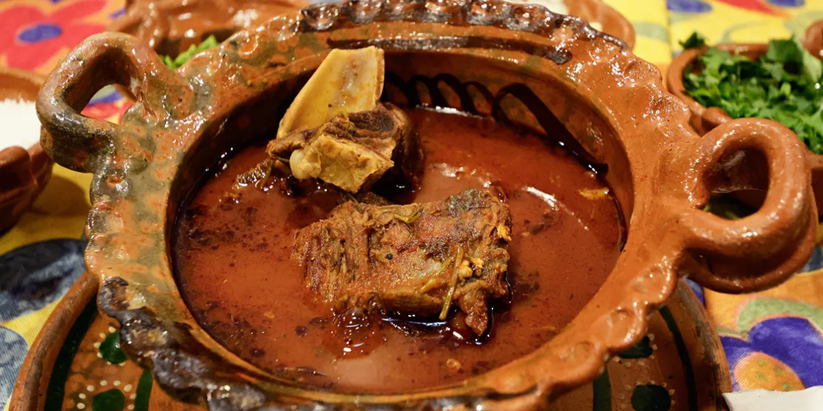 Puebla da inicio a la temporada del Mole de Caderas 2025: tradición y sabor mixteco