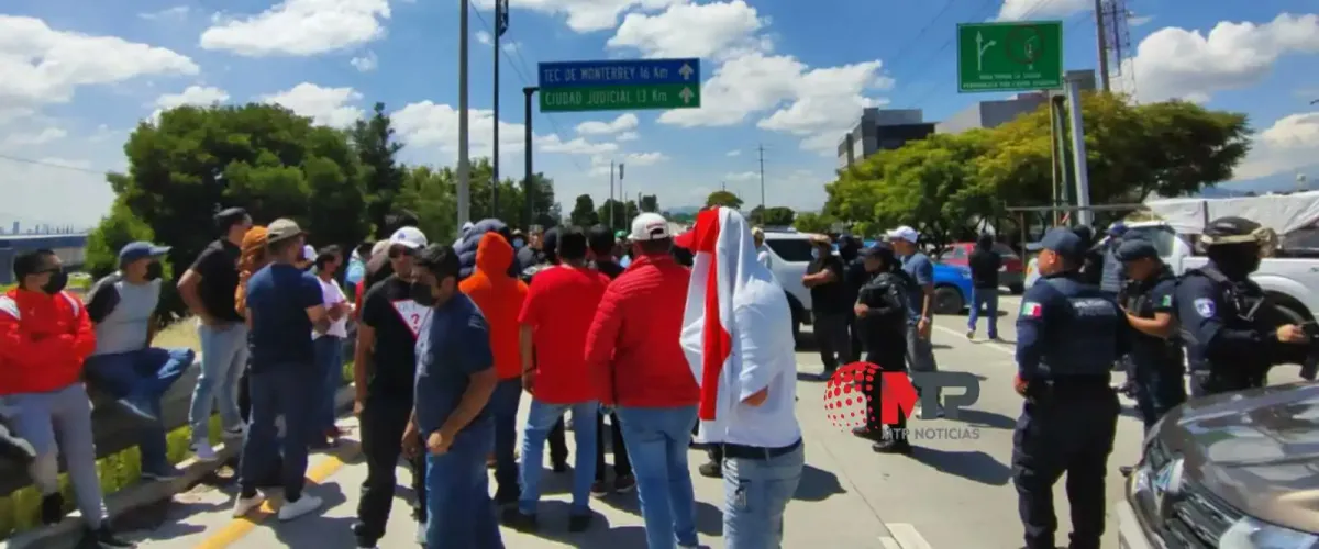 Protesta de automovilistas en Puebla: bloquean Periférico por retención de autos chocolate