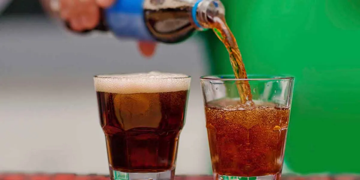 Una sola lata de refresco al día aumenta el riesgo de hígado graso, advierte estudio