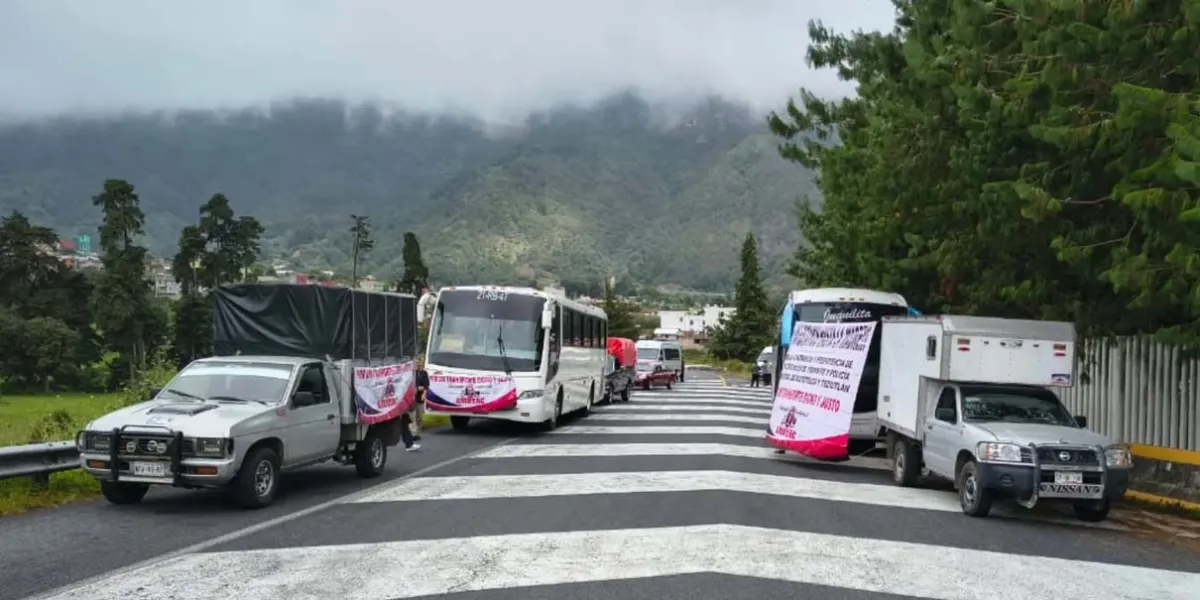 Bloqueos carreteros en Puebla: PRI defiende apoyo político a causas sociales