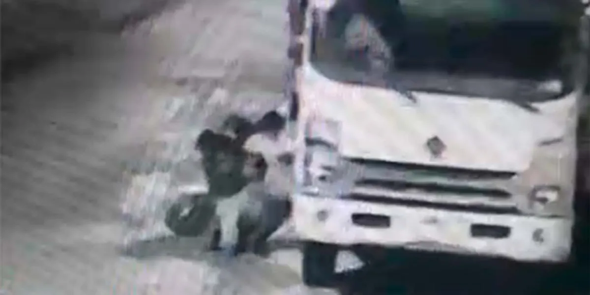 Hombre intenta robar batería y vecinos exigen mayor seguridad en Texmelucan