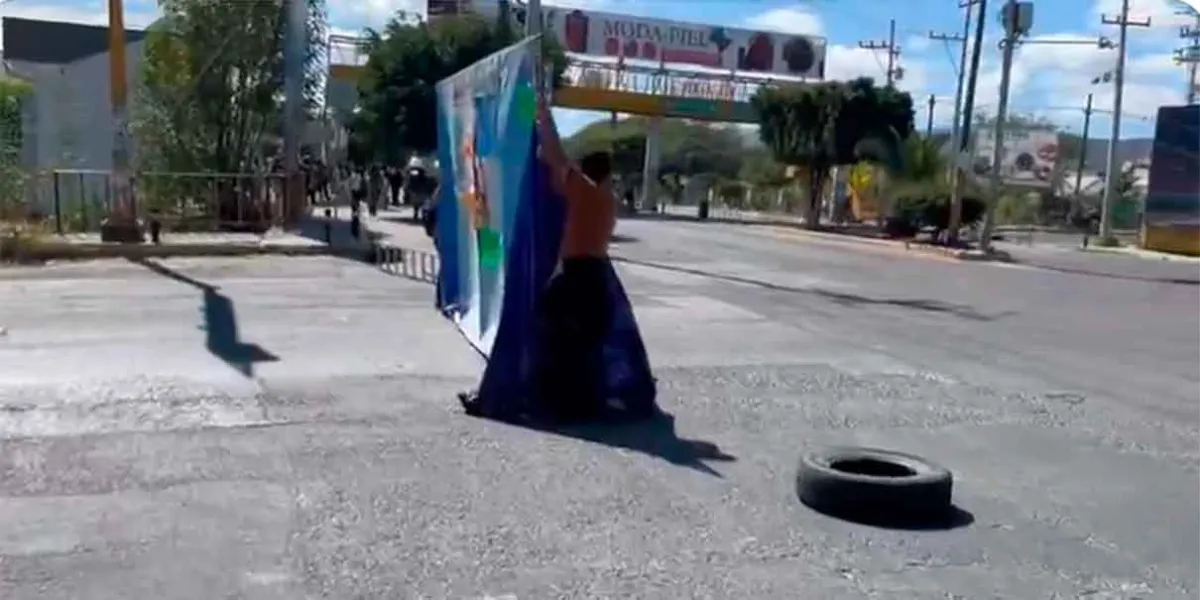 Continúa conflicto en el Tecnológico de Tehuacán; alumnos retienen a enviados del TecNM