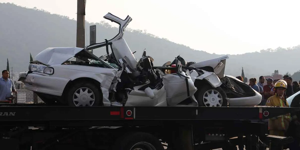 Dos mujeres mueren en accidente entre Tsuru y revolvedora en la zona de Chachapa