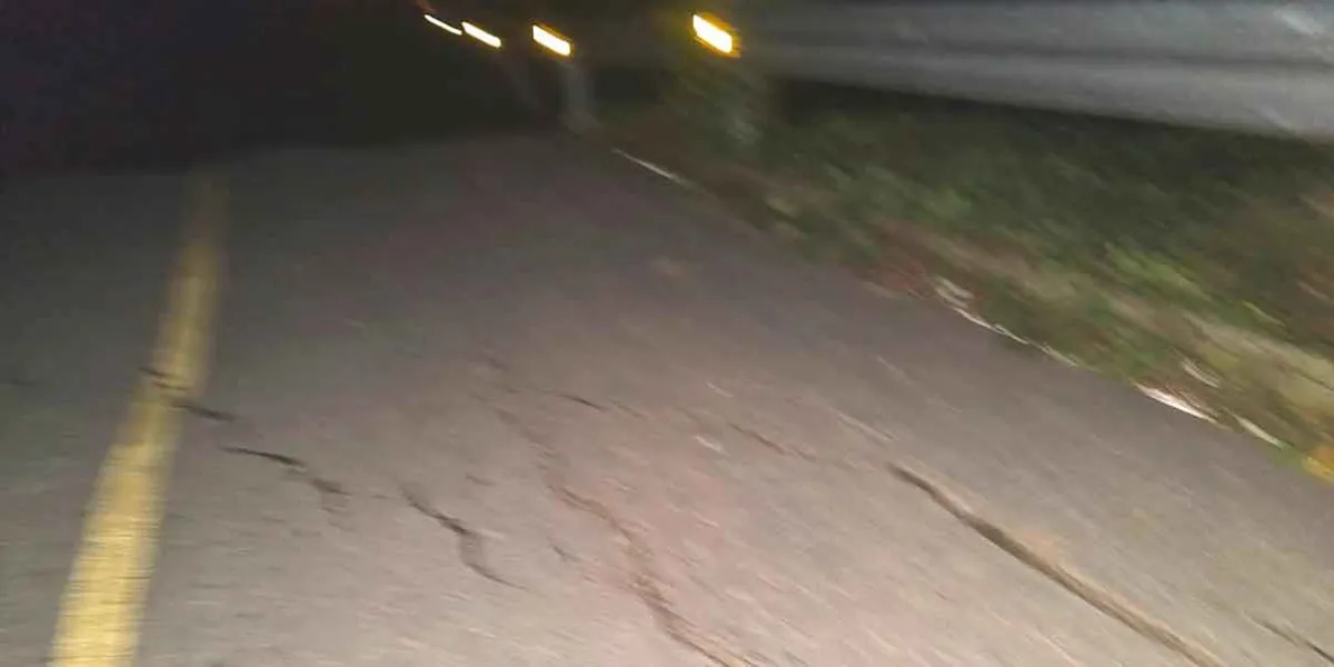 Cinco comunidades quedan aisladas tras hundimiento de carretera en Tlacuilotepec