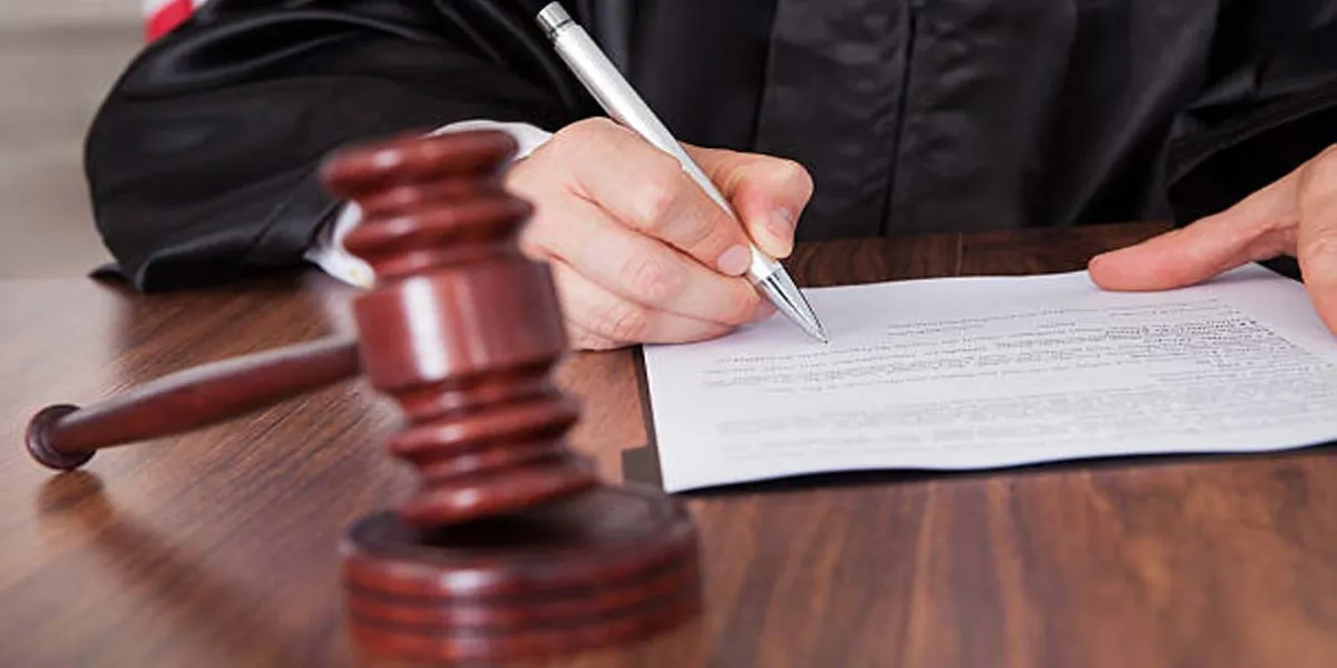 Fallo judicial protege a abogado contra sanciones por ciberasedio en Puebla