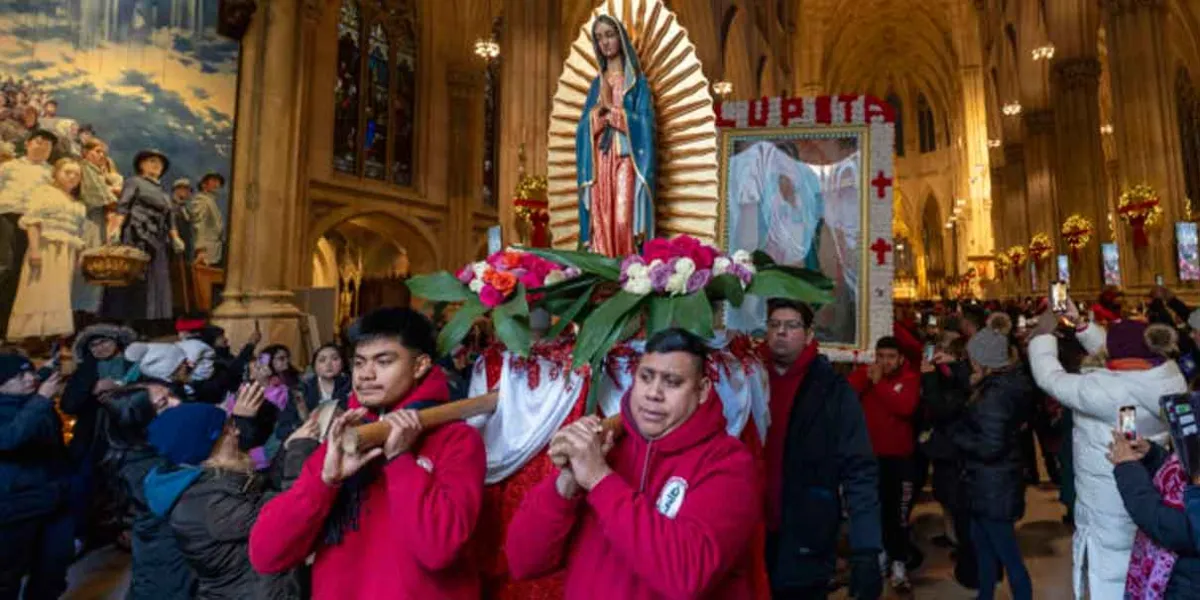 Mexicanos honran a la Virgen de Guadalupe en Nueva York pese al frío y temor a redadas migratorias