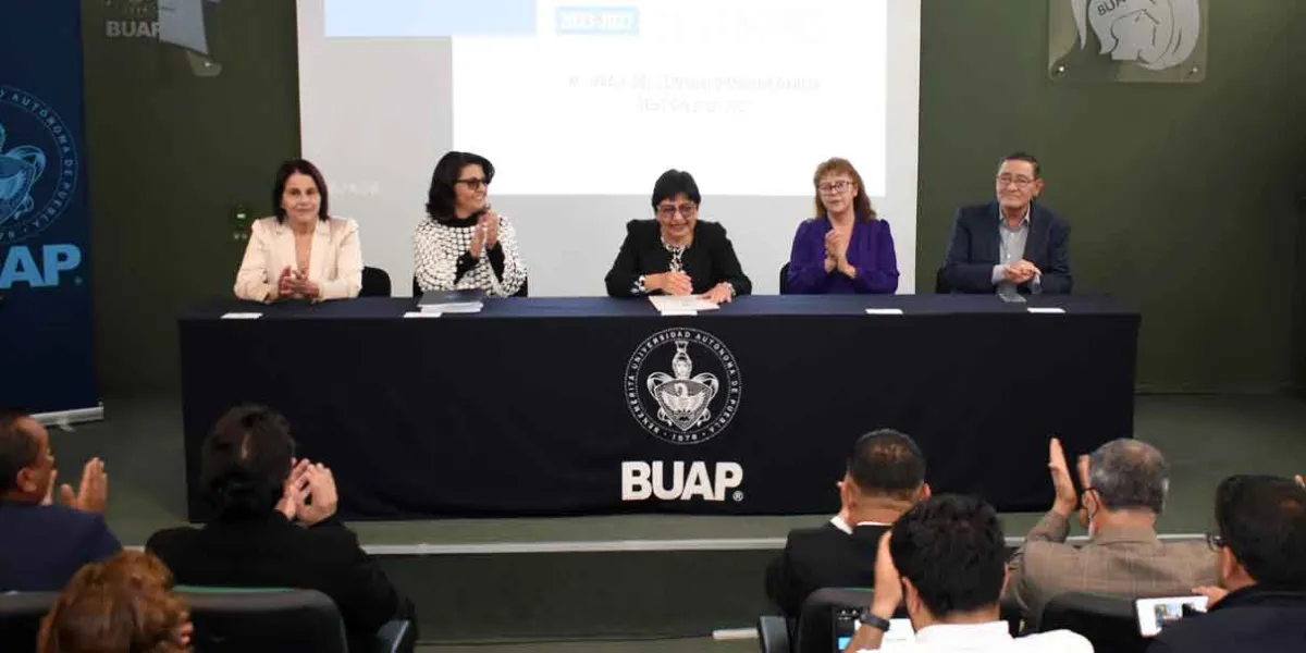   Tras escuchar el segundo Informe de Labores de la directora de la Facultad de Ciencias de la Computación (FCC) de la BUAP, la maestra María del Consuelo Molina García, la Rectora Lilia Cedillo Ramírez celebró los logros obtenidos por esta unidad académica, ya que se reflejan en el entusiasmo de los académicos y en el desempeño de los estudiantes.  “Reconozco el compromiso que muestra la planta docente porque siempre imprimen un gran entusiasmo para organizar distintas actividades que impulsan el talento y