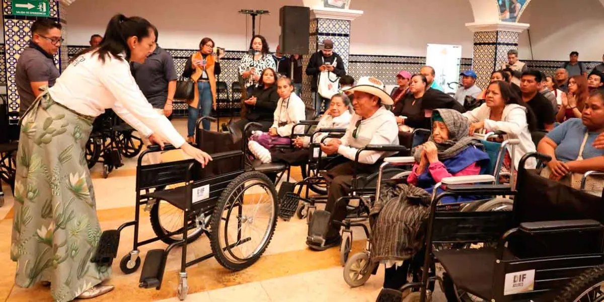 Ariadna Ayala entregó 21 apoyos funcionales en Atlixco