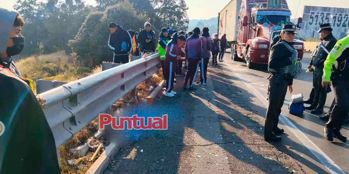 Atropellan a dos peregrinos en la México-Puebla; uno fallece y otro es hospitalizado