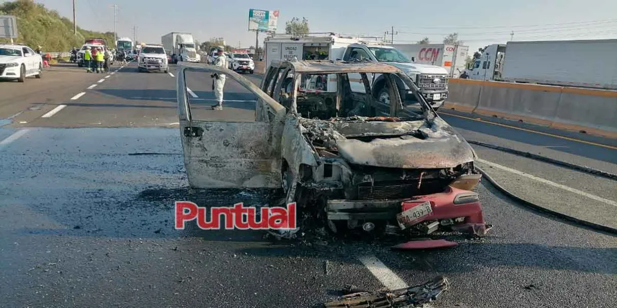 Camioneta se incendia en la México-Puebla y causa afectaciones viales