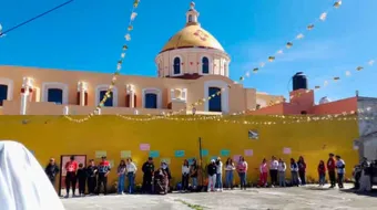 Serdán inicia festividad de Nuestro Padre Jesús con portada artesanal de semillas