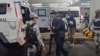 Golpe al CJNG: detienen en el AICM a operador financiero tras viajar desde Barcelona