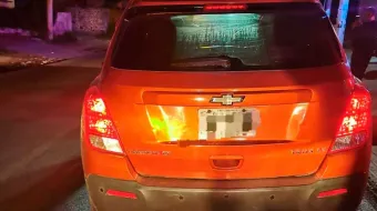 Detienen a hombre en El Verde con camioneta robada