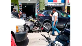 Chofer alcoholizado impacta siete vehículos en San Martín Texmelucan