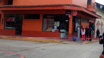 Fallece hombre en el centro de Zacatlán mientras cargaba un tanque de gas