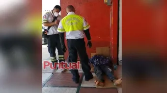 Abandonan a hombre enfermo en Texmelucan; CAPUFE brinda primeros auxilios
