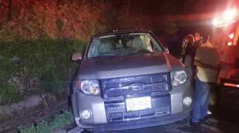 Roca en el camino provoca accidente en Huauchinango; tres personas resultan heridas