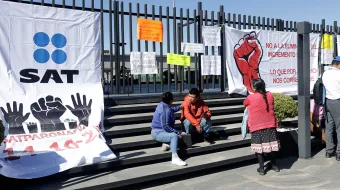 Trabajadores del SAT en Puebla se suman a paro nacional